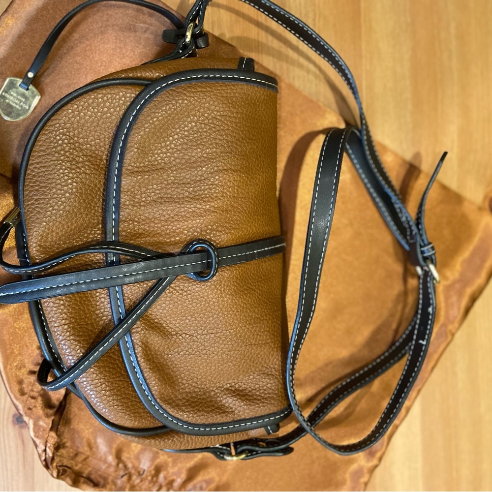 LONDON FOG TAN BAG WITH DARK BROWN TRIM